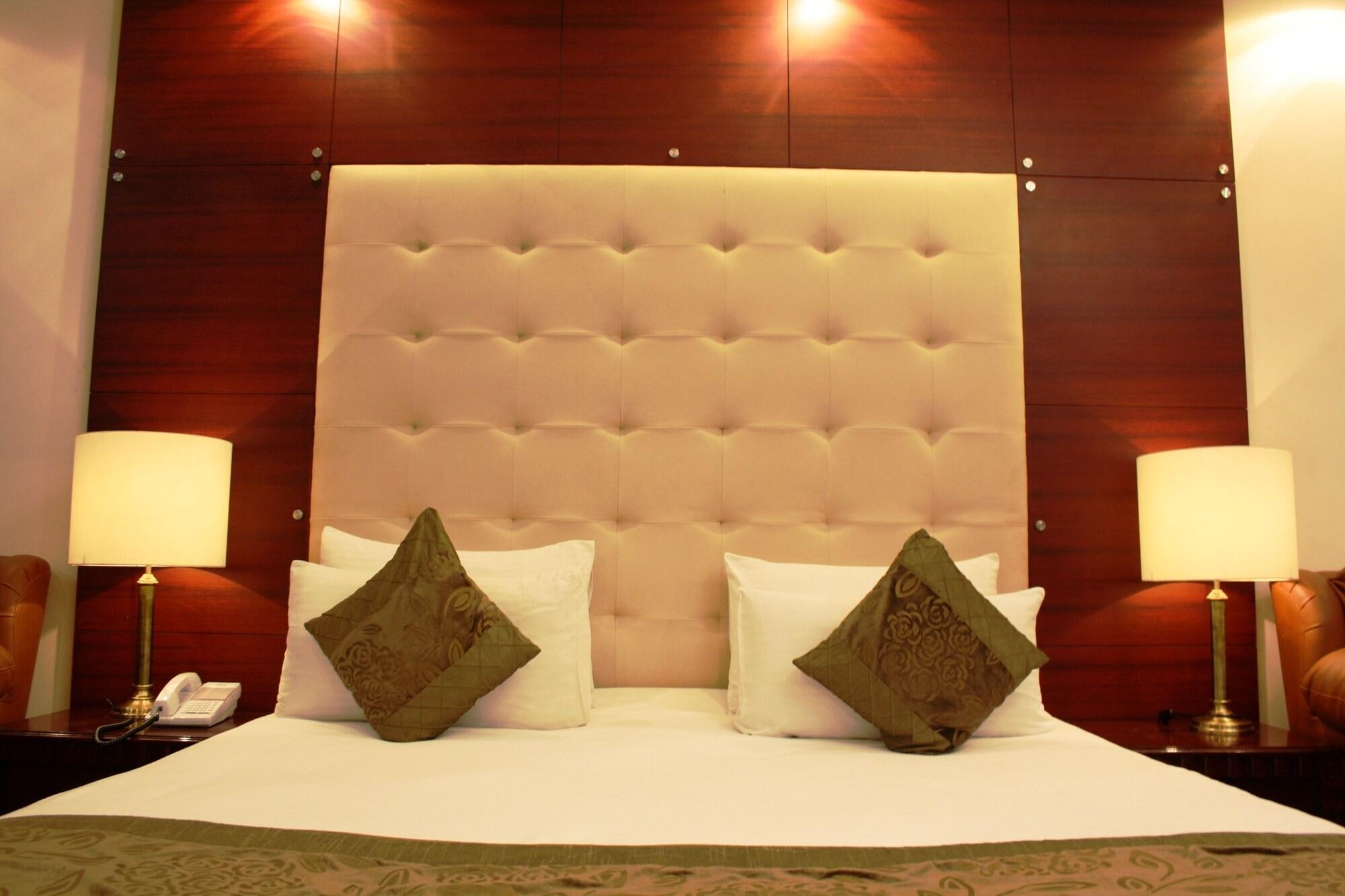 Oyo 367 Hotel Forest Green New Delhi Bagian luar foto