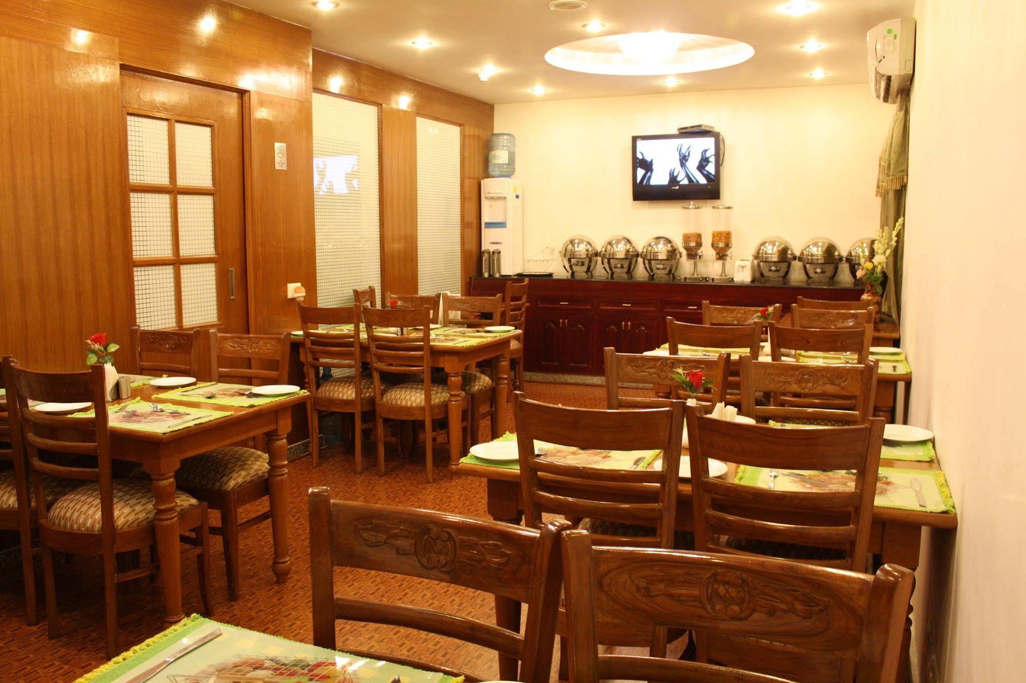 Oyo 367 Hotel Forest Green New Delhi Restoran foto
